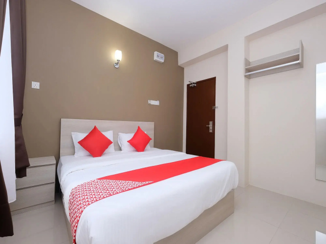 Super OYO 43935 Mancalin Hotel