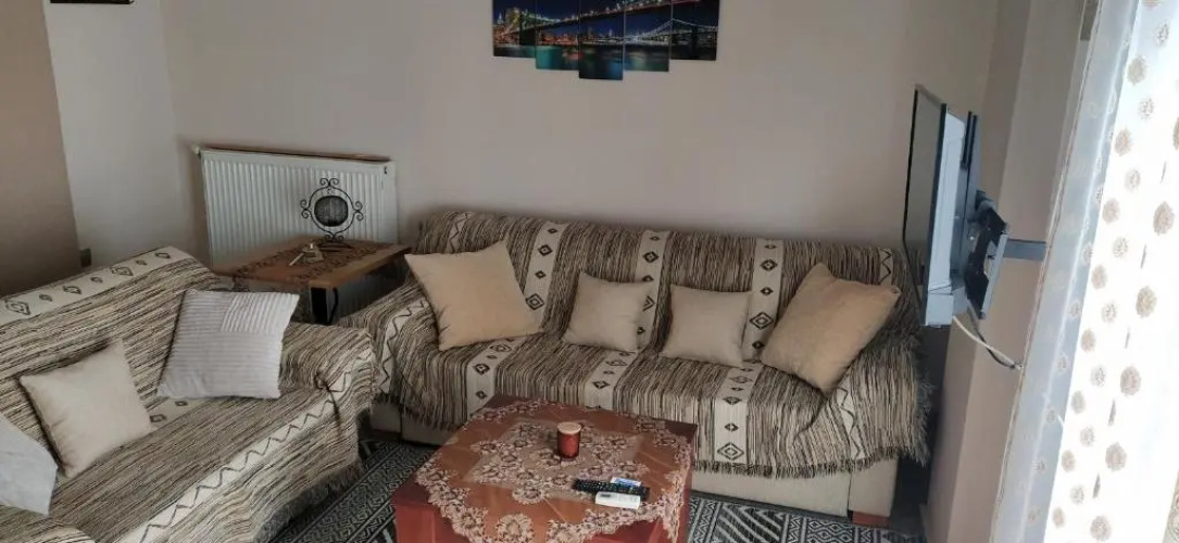 George's apartment Serres