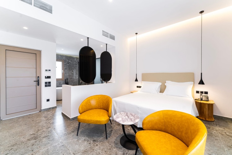Elegance with External Private Jacuzzi Double Suite with sea view