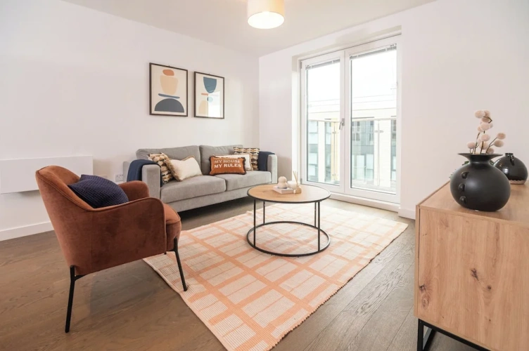 3 Bedrooms Apartment