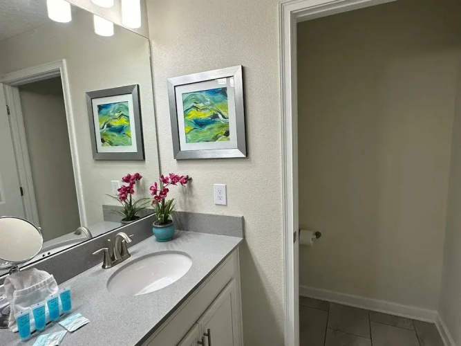 Gorgeous 4 BR With Pool and Lake View