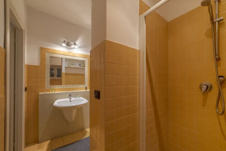Colosseo Modern Apartment