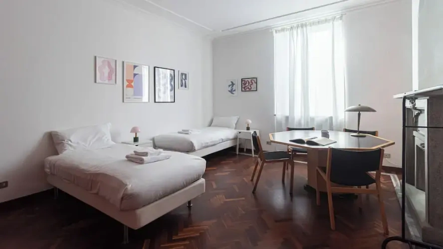 5 Bedrooms Apartment