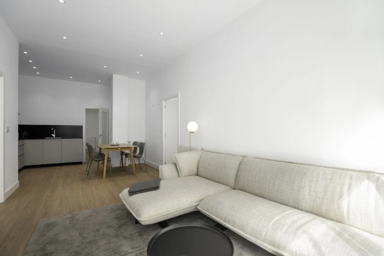 3 Bedrooms Apartment