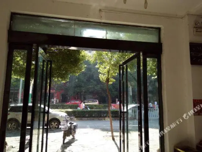 Xixian Leju Business Express Hotel