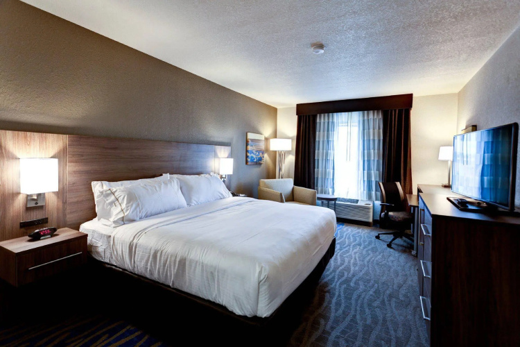 Holiday Inn Express & Suites Great Bend by IHG