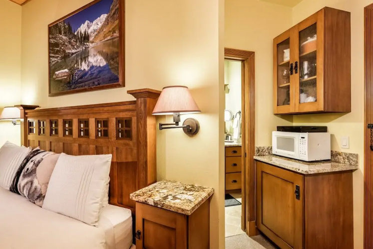 Independence Square Lodge by Frias