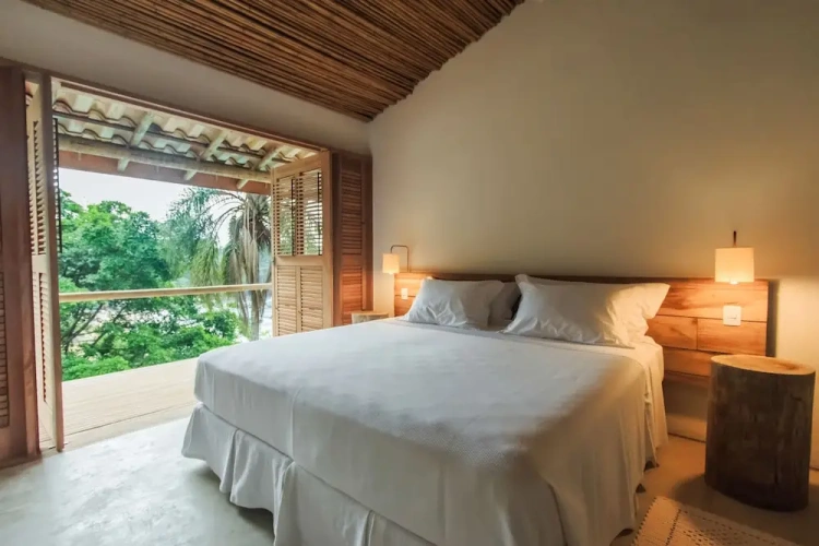 Standard room with balcony and with partial sea view