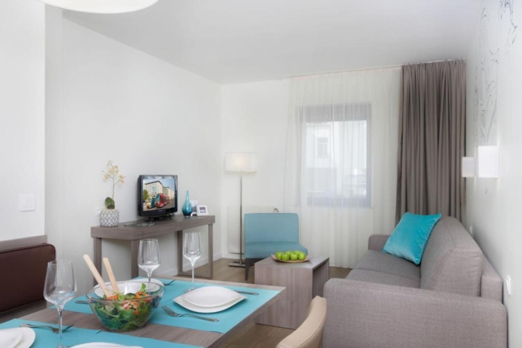 2 Bedrooms Apartment