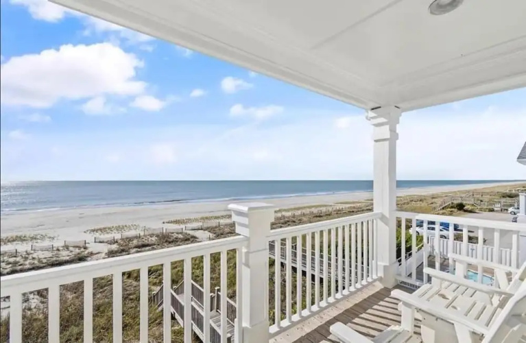 1 Ez Access 4 Bedroom Home by RedAwning