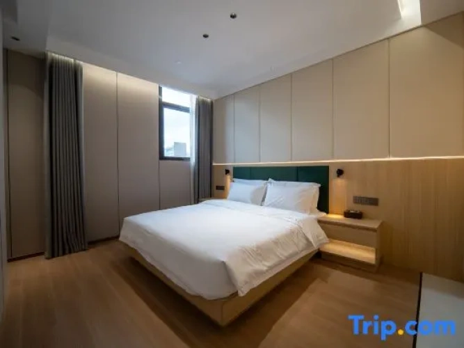 Deluxe Single Suite
