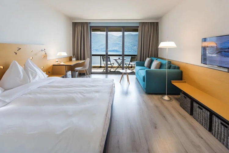 Premium room with balcony and with lake view