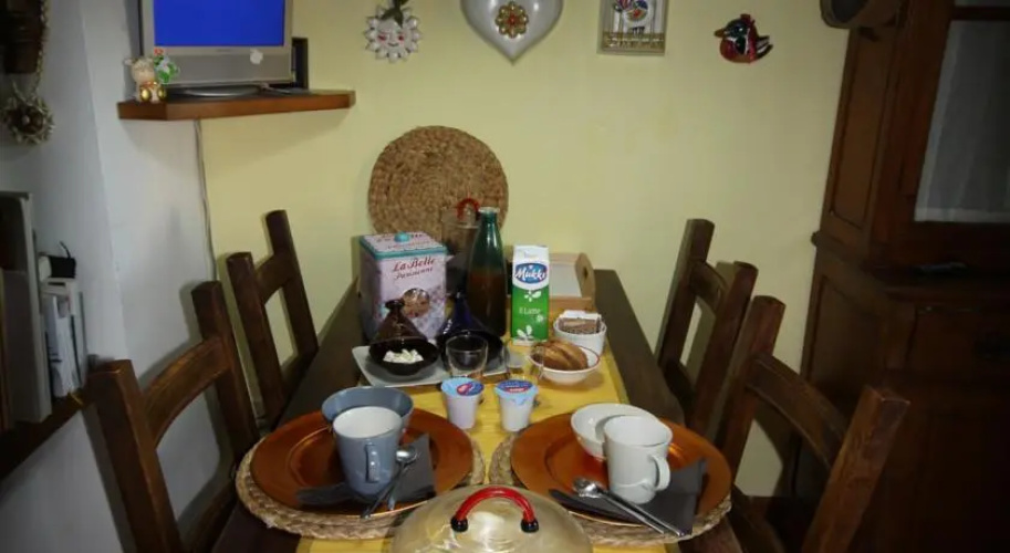 Ai Piedi Delle Colline