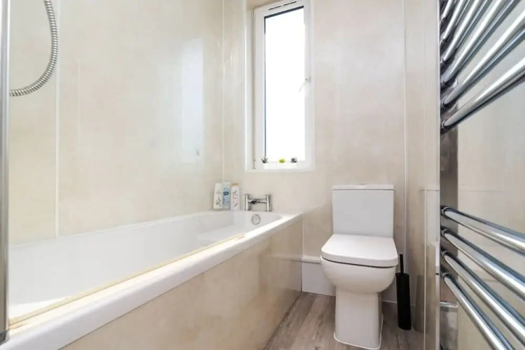 3 Bedroom Flat - Free Parking