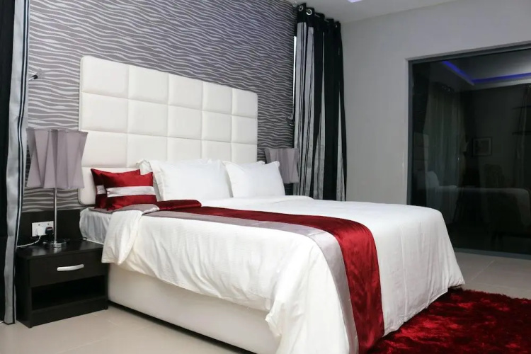Mayhill Hotel