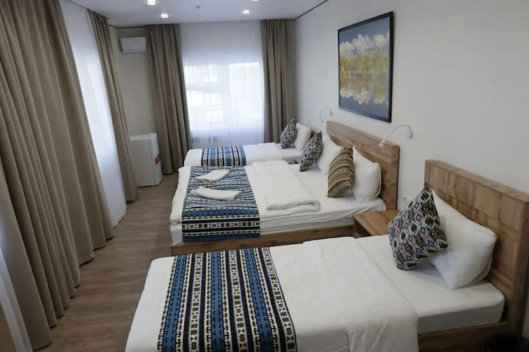 Standard Quadruple room with pool view