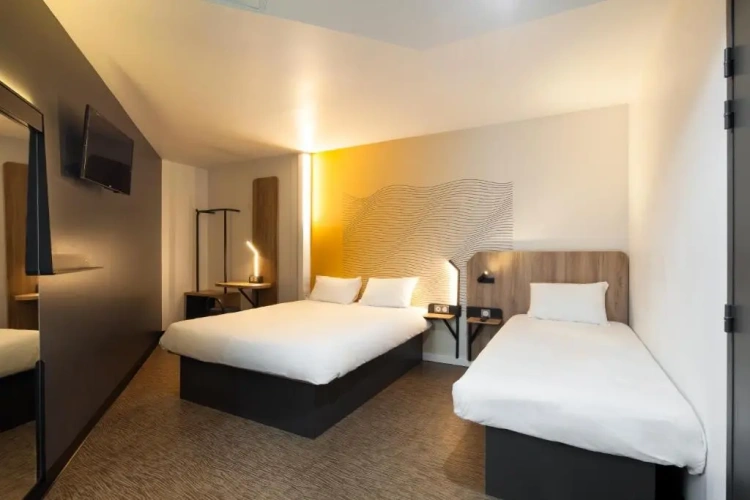 Triple room