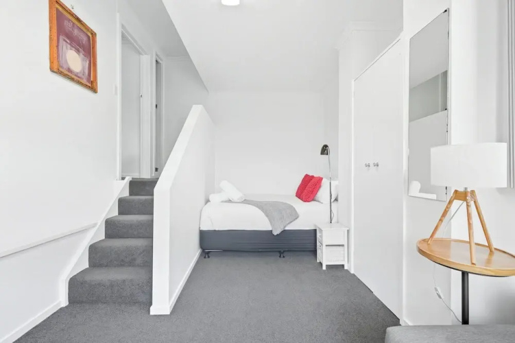 Charming Maning Ave - 2 Bedroom Unit