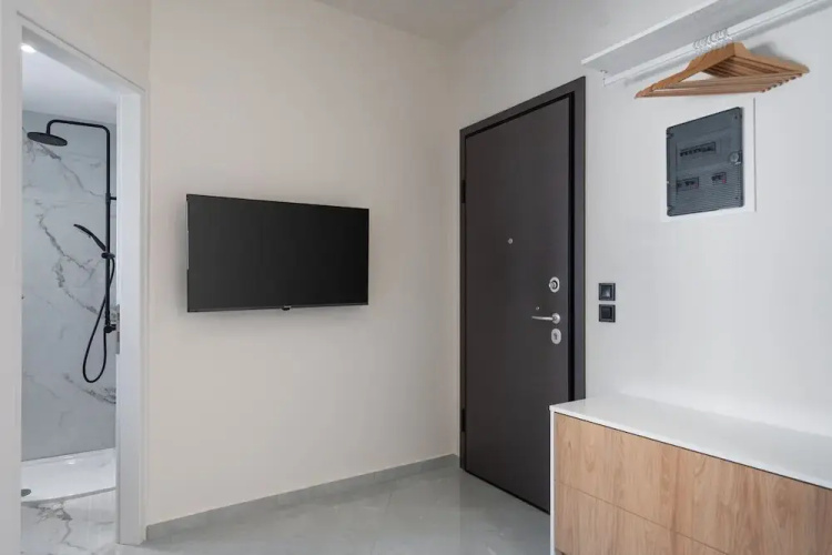 LIV - Modern Studio Apartment S8-4a