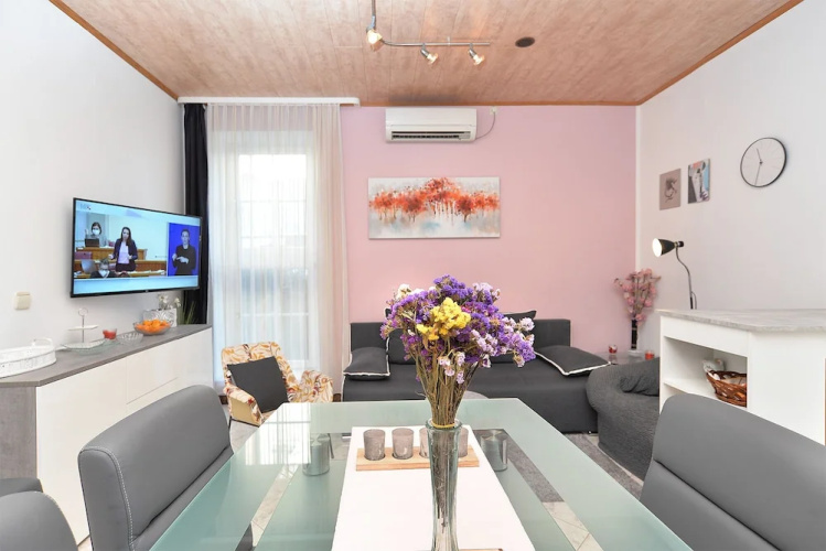 Apartment 1128