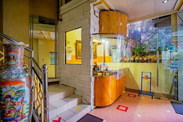 OYO 735 E and E Valley High Apartelle