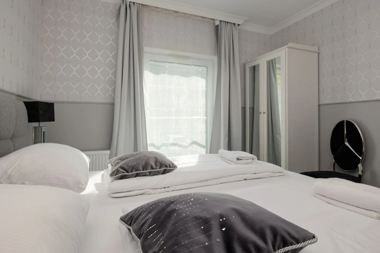 Apartments Five Seas by Renters