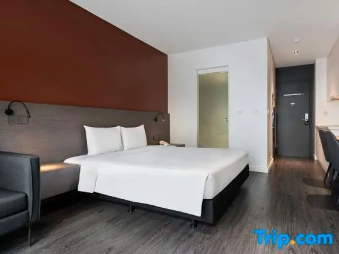 Standard Quadruple Suite