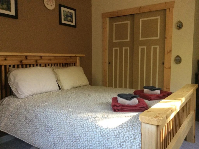 Nomadic Bull: Bed & Breakfast & Books