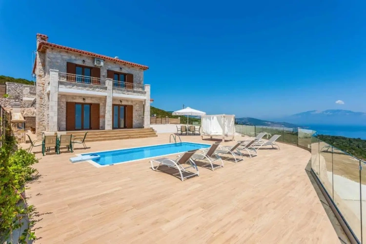 3 Bedrooms Villa