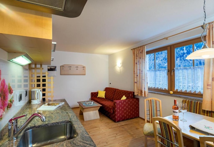 2 Bedrooms Apartment