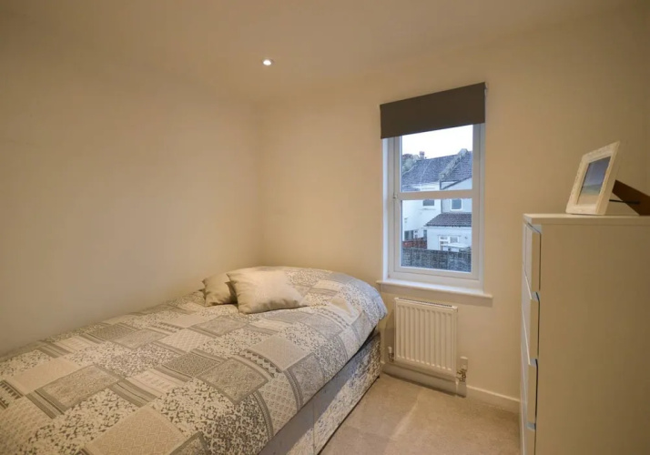 Spacious 2 Bed Flat With Parking In Bedminster
