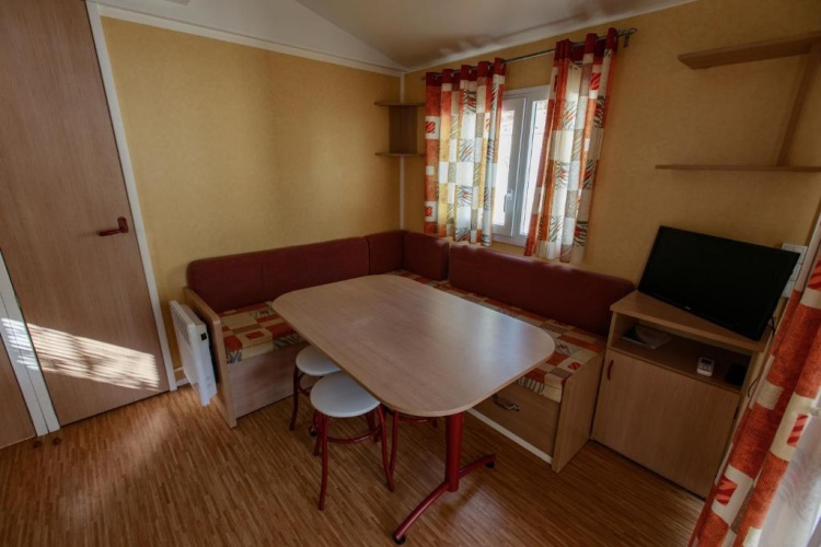 2 Bedrooms Bungalow