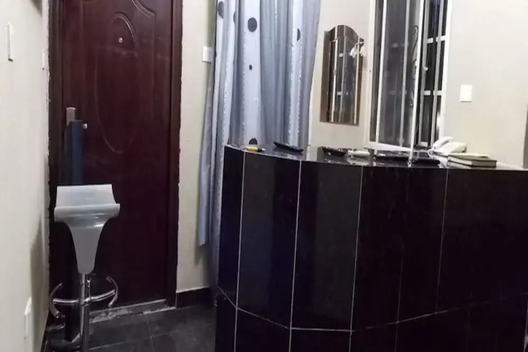 Momak 2 Hotel & Suites