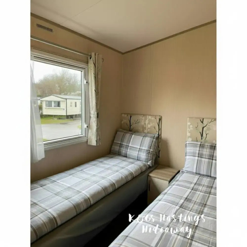 Comfortable 3-bed Caravan - Combe Haven