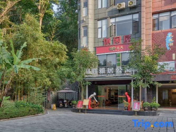 Lakeview Suites