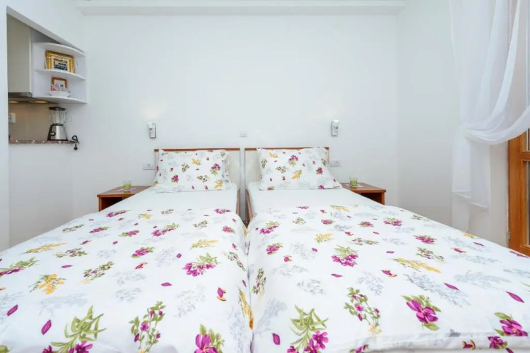 Lodging house SB apartman 1