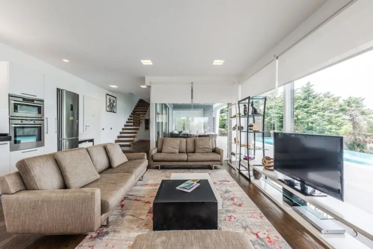 Exclusive Lake Villa
