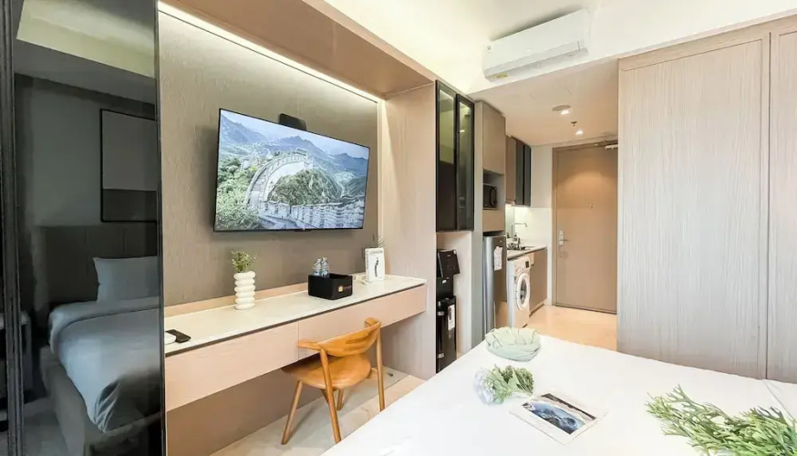 Modern Minimalist Studio Room At Gold Coast Apartment