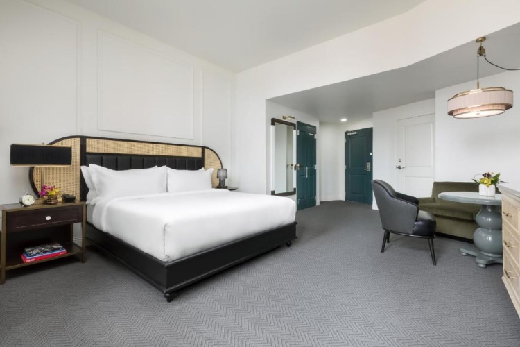 Deluxe Double room with city view