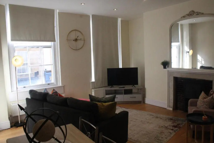 Beautiful 2 bedroom apartment in central Bath