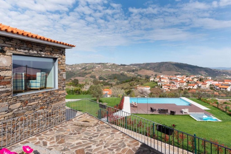 5 Bedrooms Villa