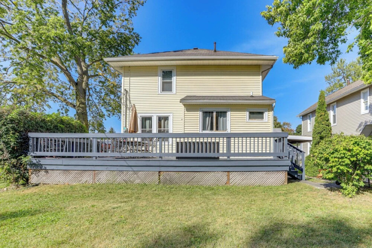 Walk To Port Clinton Lighthouse: Home W/ Deck! - Put-in-Bay, OH