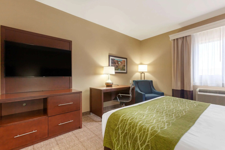 Comfort Inn & Suites Page at Lake Powell