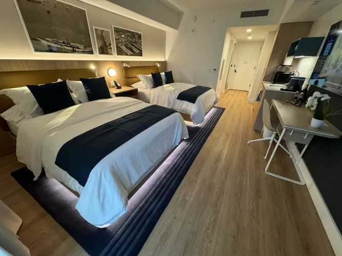 Lux Studio W City Views and Pool