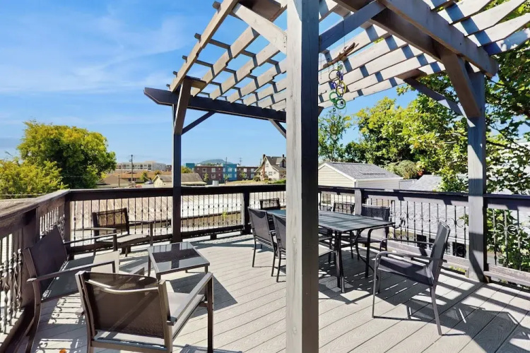 Walkable Gem! Dtwn Chattanooga Base w/ Balcony