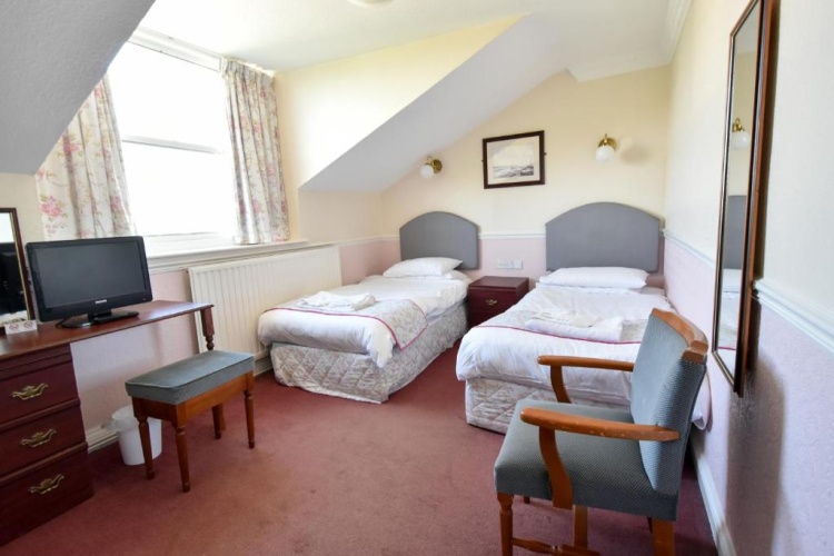 Standard Twin room with sea view