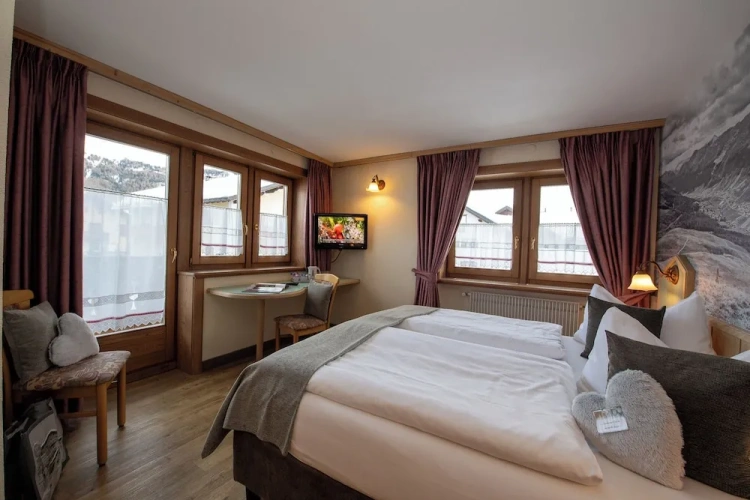 Comfort Double room with balcony and with mountain view