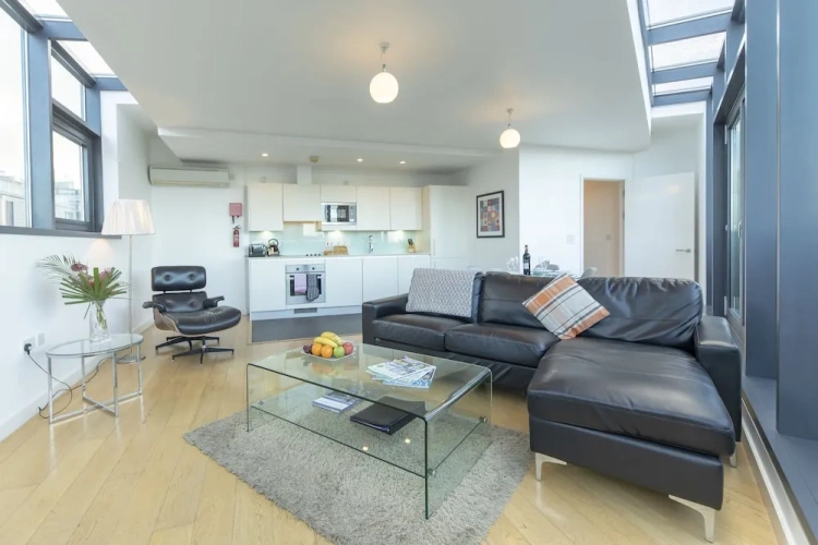 2 Bedrooms Premier Apartment with balcony