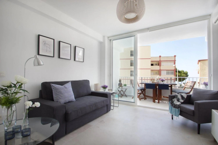 Hip & Cozy 2 room apt