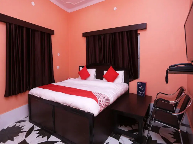 Oyo 22221 Yadav Hotel